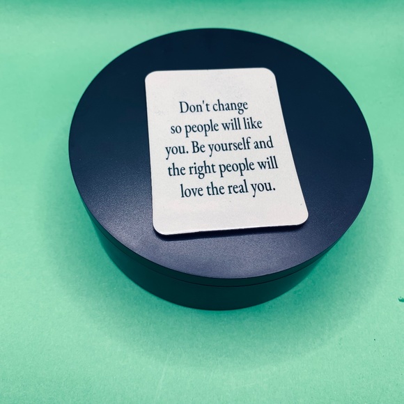 Magnet - Picture 1 of 2